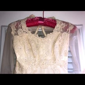 Vintage 1970’s wedding gown alencon lace size 2